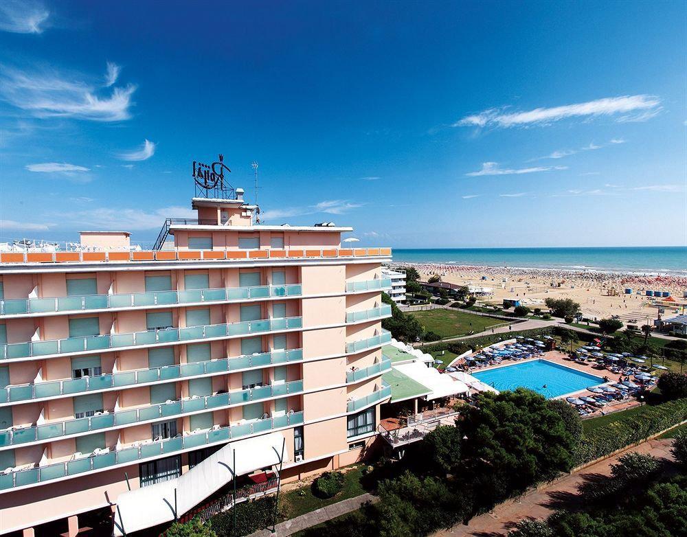 Royal 4*